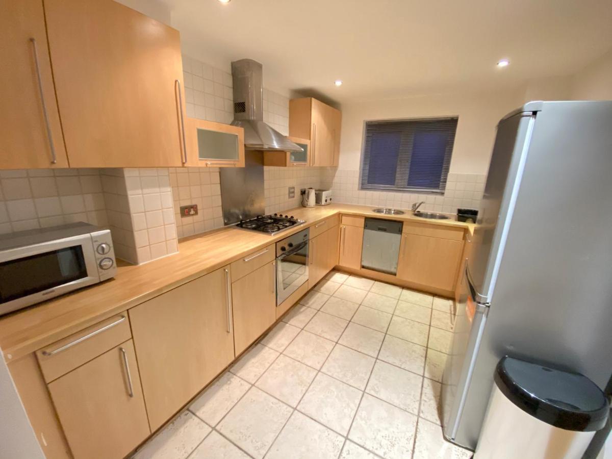 Large 5-Bed City Centre Townhouse With Secure Parking Манчестър Екстериор снимка
