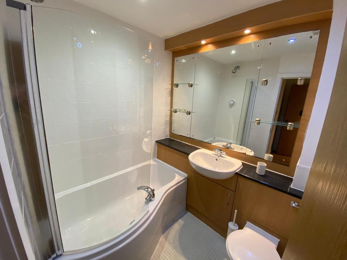 Large 5-Bed City Centre Townhouse With Secure Parking Манчестър Екстериор снимка