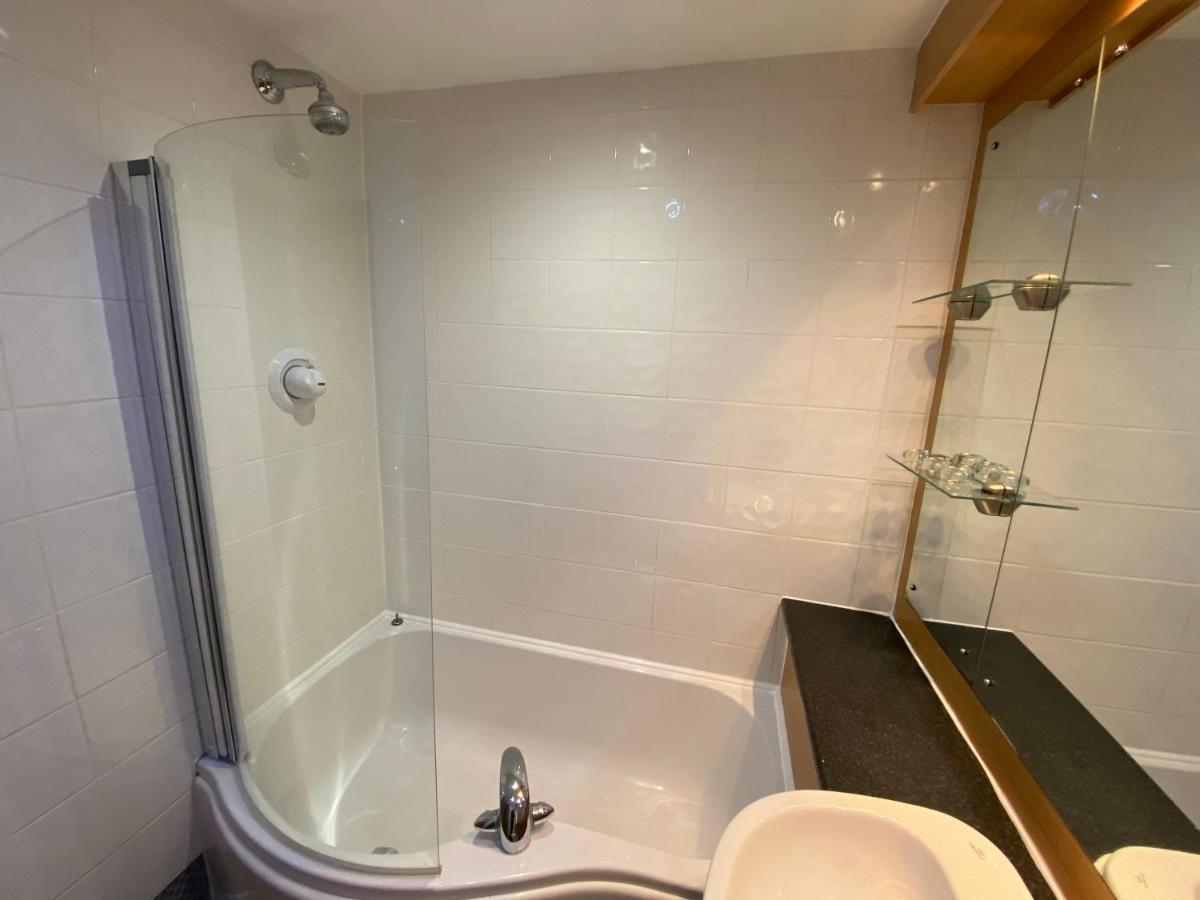 Large 5-Bed City Centre Townhouse With Secure Parking Манчестър Екстериор снимка