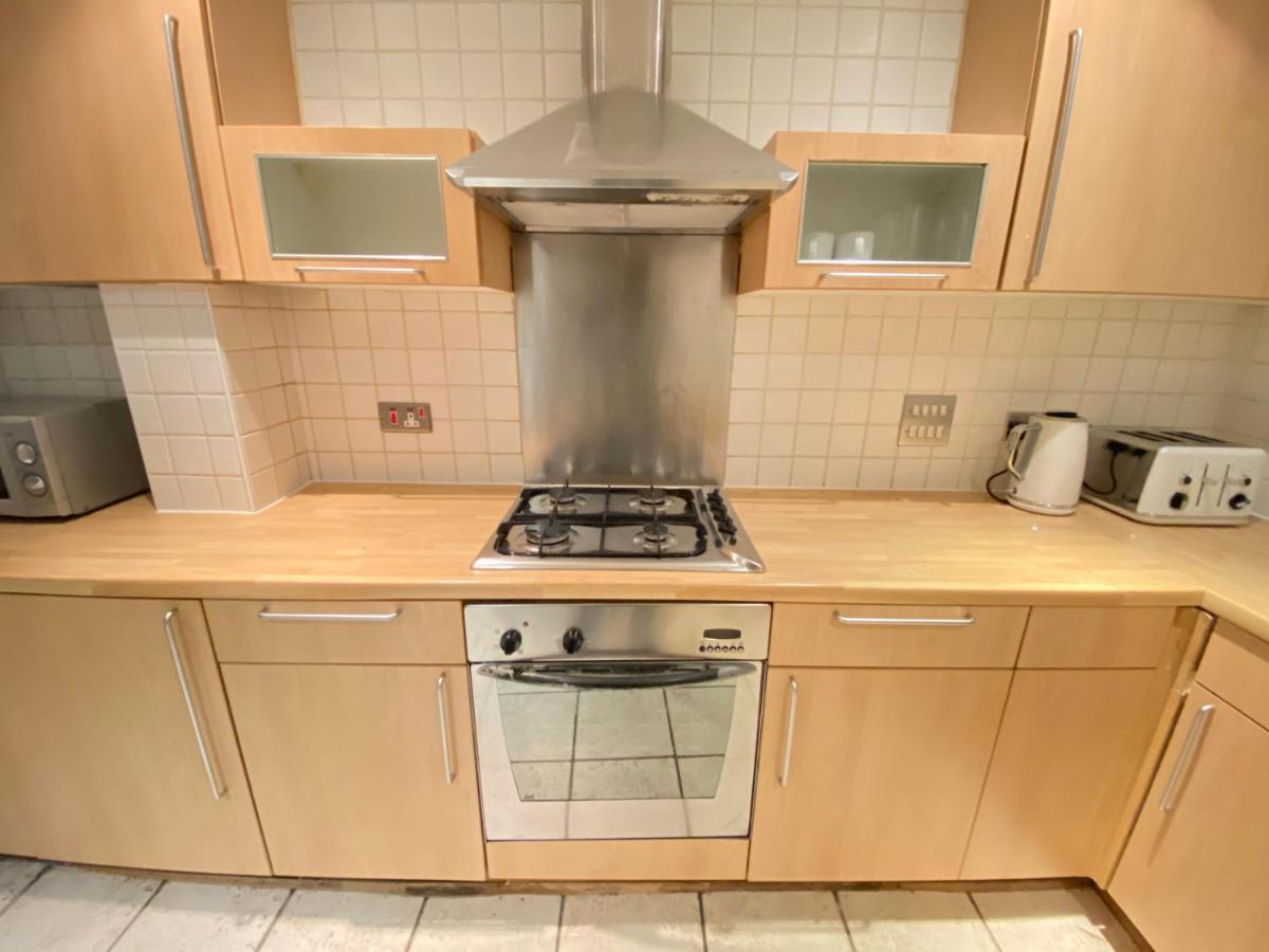 Large 5-Bed City Centre Townhouse With Secure Parking Манчестър Екстериор снимка