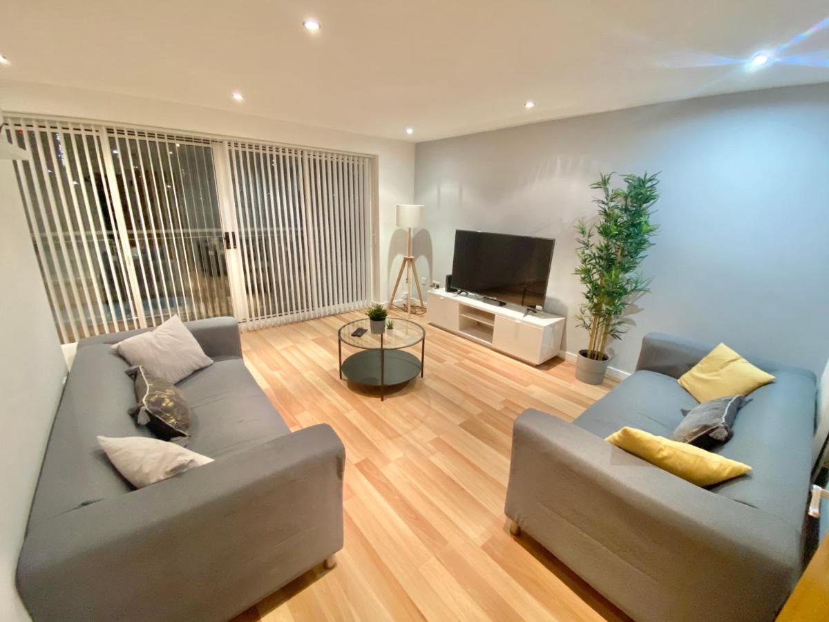 Large 5-Bed City Centre Townhouse With Secure Parking Манчестър Екстериор снимка