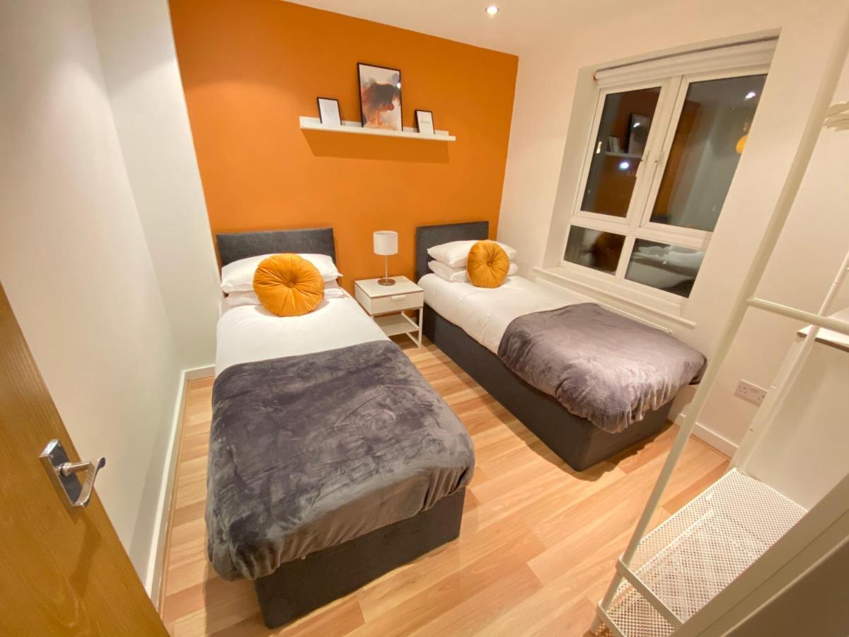 Large 5-Bed City Centre Townhouse With Secure Parking Манчестър Екстериор снимка