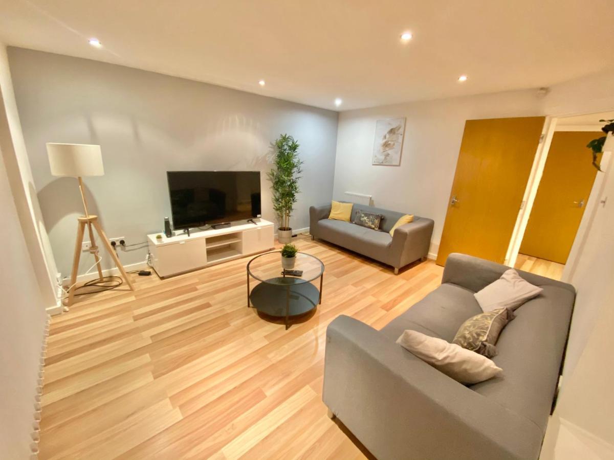 Large 5-Bed City Centre Townhouse With Secure Parking Манчестър Екстериор снимка