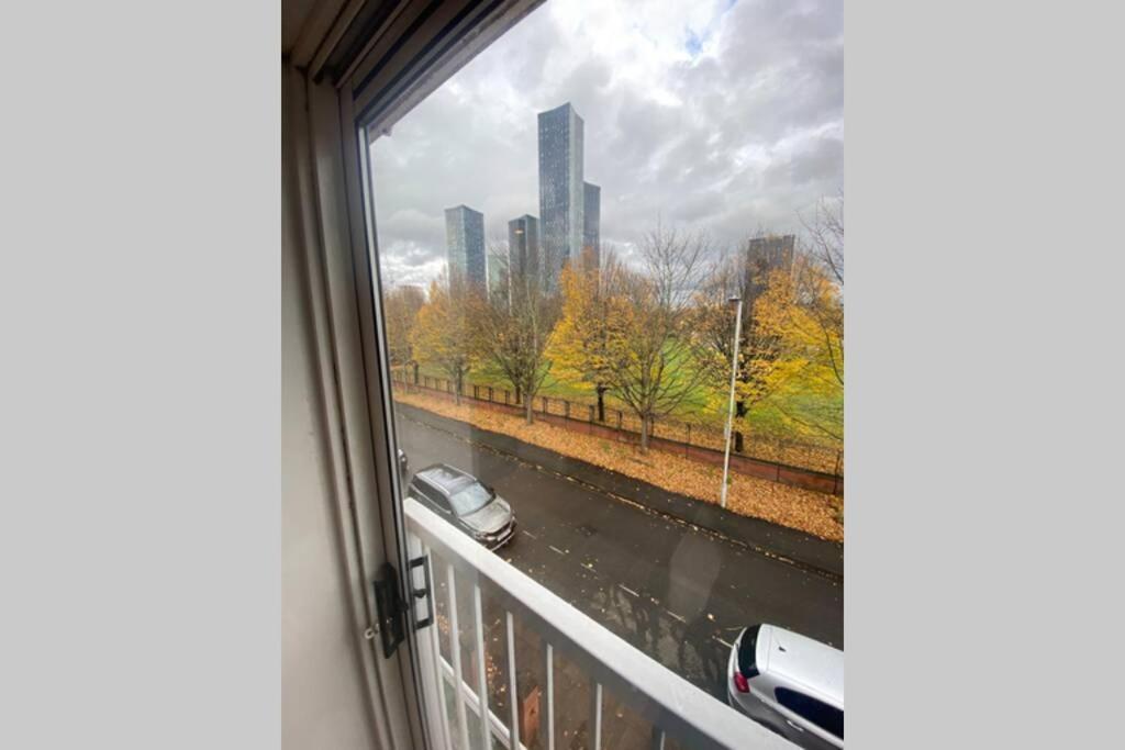 Large 5-Bed City Centre Townhouse With Secure Parking Манчестър Екстериор снимка
